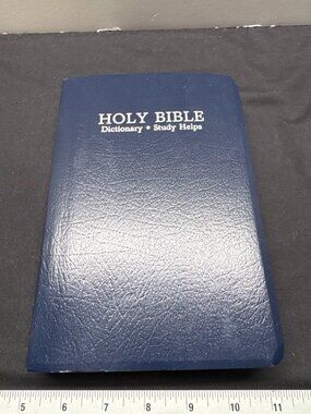 Holy Bible King James Version With Dictionary & Study Helps World Publishers Blu